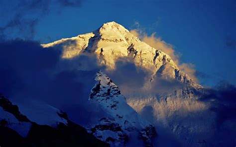 珠穆朗玛峰属于中国哪个地方