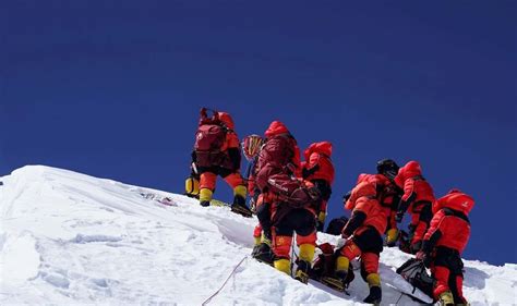 珠穆朗玛峰爬一次需要多少钱