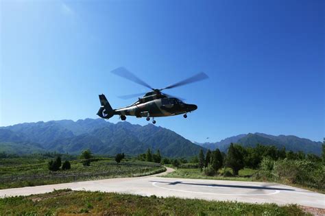 直升机飞越国境