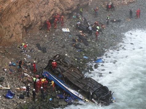 秘鲁大巴车46人遇难