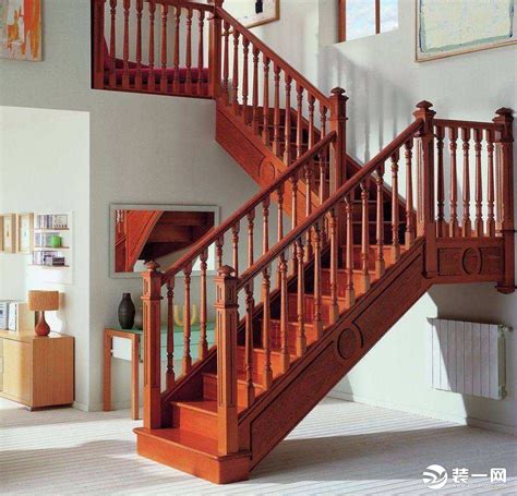 简洁木楼梯