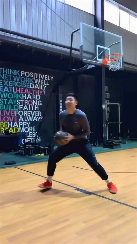篮球中锋怎么打教学视频