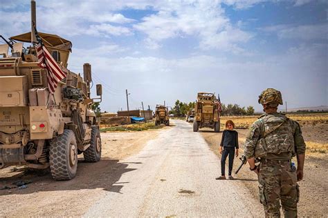 美军在叙利亚军事基地遭到袭击