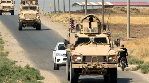 美国军车从叙利亚偷油