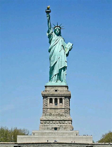 美国纽约自由女神像暴雨