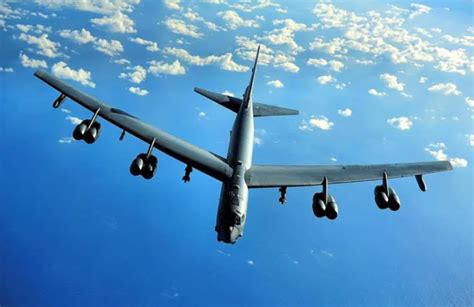 美国b52轰炸机飞临朝鲜半岛