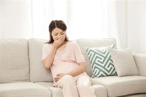 老婆孕早期孕吐怎么办