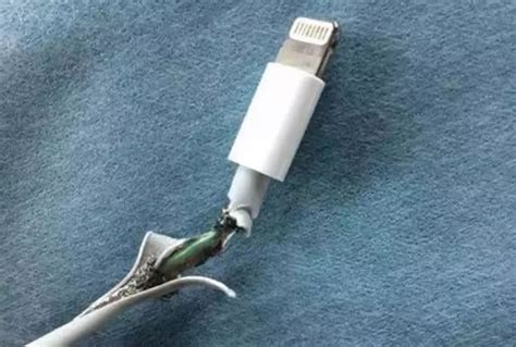 苹果充电线碰了被电了