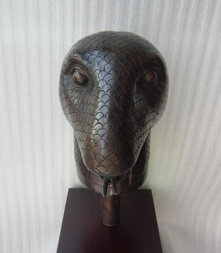 蛇首铜像的典型特点