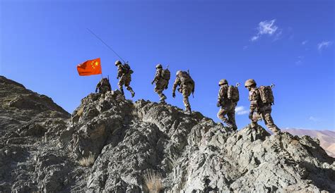 西藏边防战士巡逻遇到的危险