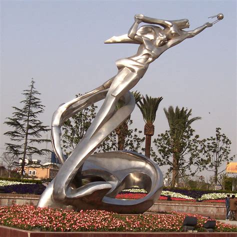 许昌大型不锈钢人物雕塑