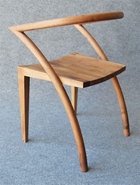 设计新颖的实木椅