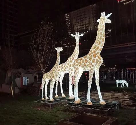 贵州发光玻璃钢景观雕塑定制
