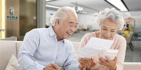 退休工资卡能在手机上查询吗