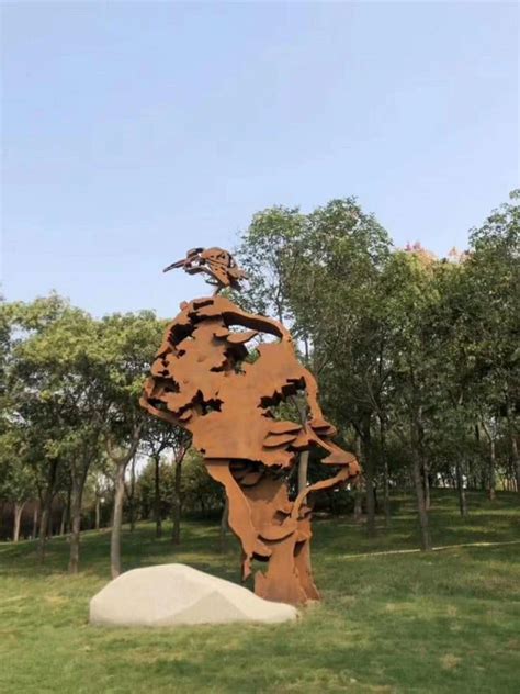 郑州现代人物雕塑定制