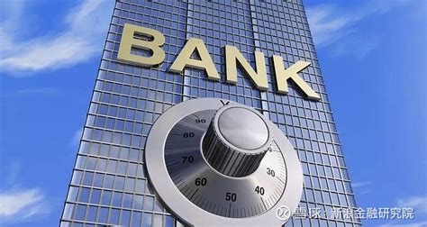 银行职员违法放贷会被判多少年