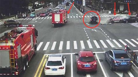 闯红灯导致车辆事故