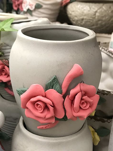 陶瓷花盆和树脂花盆有什么区别
