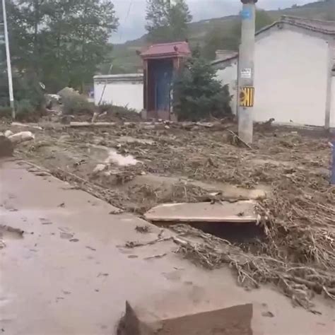 青海山洪致16死37失联