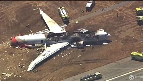韩国两架飞机发生碰撞