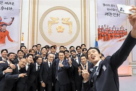 韩国总统宴请韩国足球队