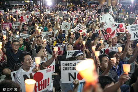韩国民众再次举行大规模抗议集会