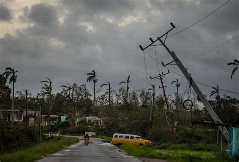 飓风伊恩穿过古巴袭击美国
