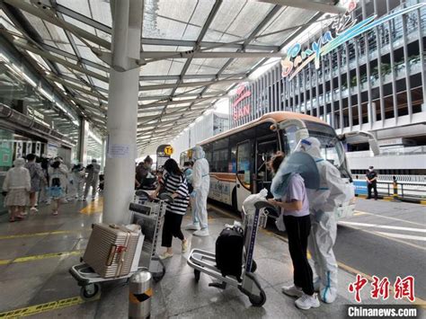 首批滞留三亚旅客将乘机返回西安