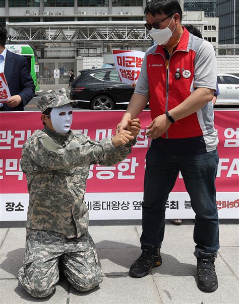 驻韩美军每天干韩国妞