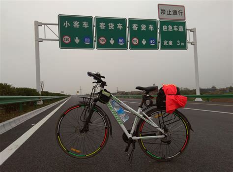 102国道骑自行车