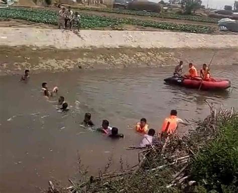 4名儿童水塘边玩耍溺亡