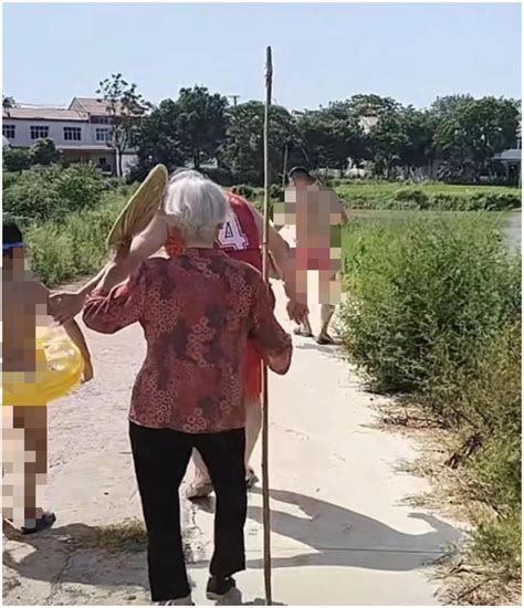 50岁男子野泳被奶奶打