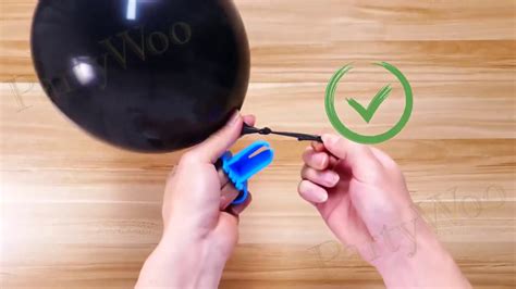 how to use the balloon knotter